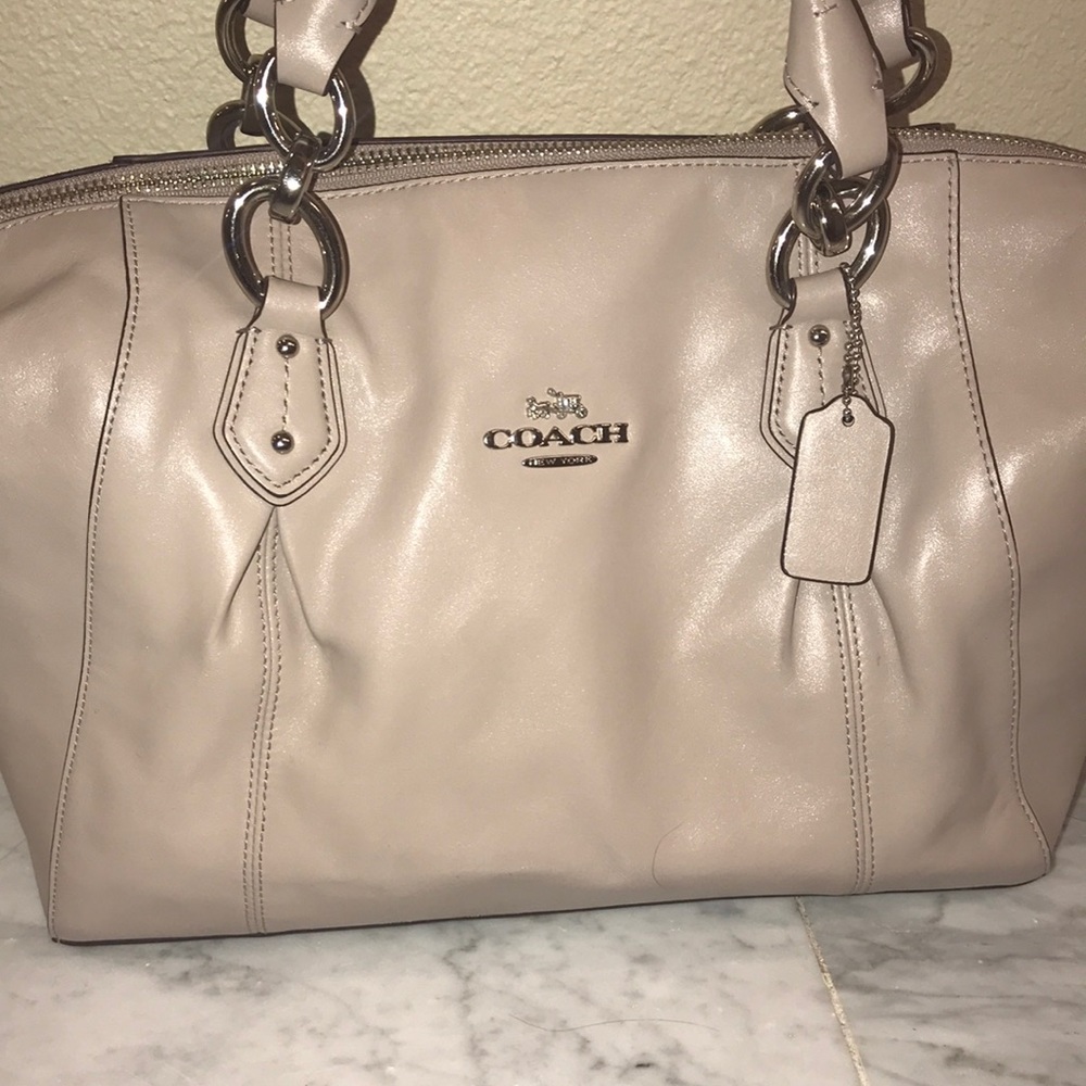 COACH HANDBAG WITH SHOULDER STRAP AND TOP HANDLES